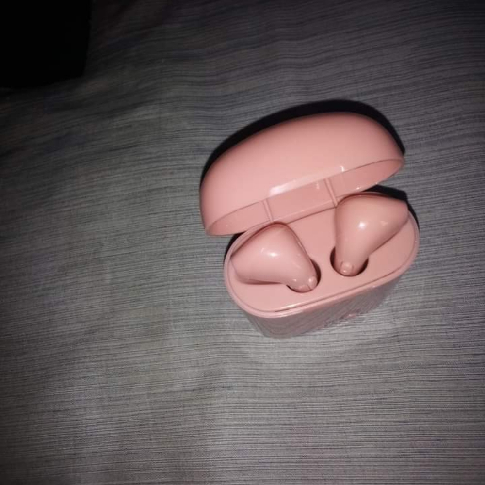Airpods - Picture 3 of 3